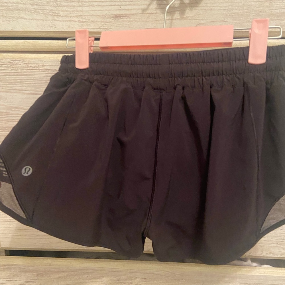 Black lulu lemon hotty hot shirt 2.5 inch. Size 6